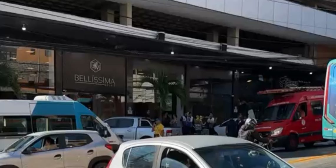 Mulher é assassinada a facadas pelo ex-companheiro enquanto trabalhava em Macaé