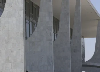 Governo abre processo de reciprocidade contra tarifas dos EUA