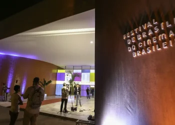 Festival de cinema de Brasília vive impasse; classe artística repudia