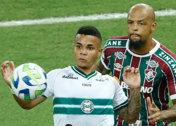 Lateral do Coritiba pede dicas a Ronier sobre como parar ex-piá do Couto