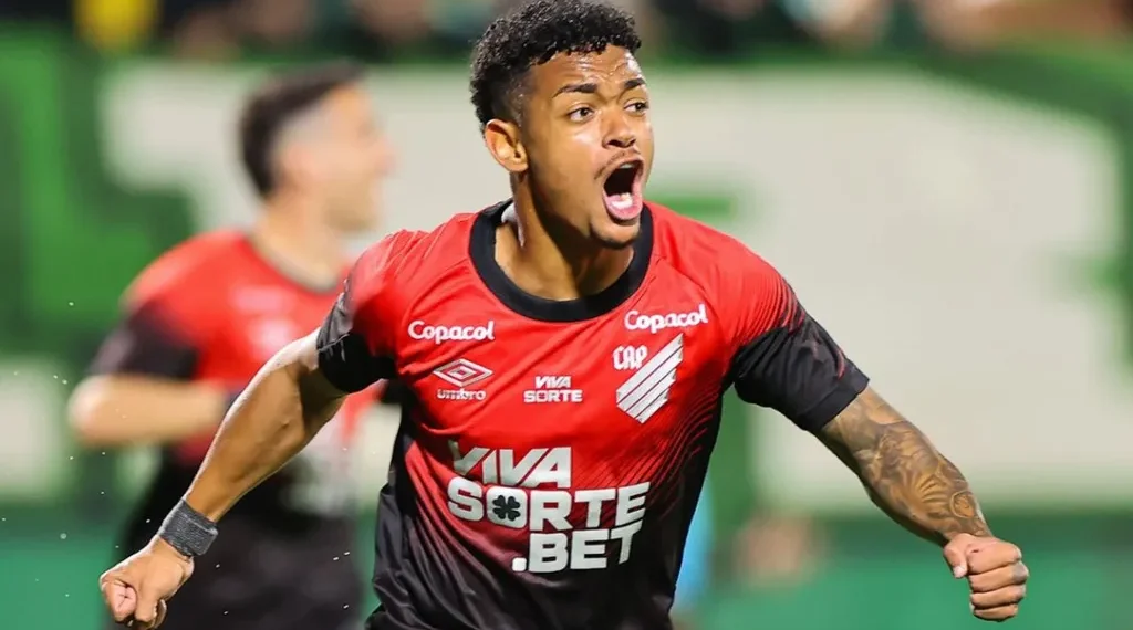 Quem é Léo Derik, jogador do Athletico condenado por estupro?