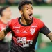 Quem é Léo Derik, jogador do Athletico condenado por estupro?