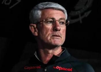 Goleiro Santos vira preocupação no Athletico após complicação em tratamento médico