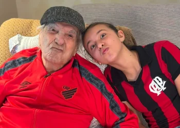 Ídolo do Athletico e ex-Corinthians recebe festa emocionante aos 102 anos