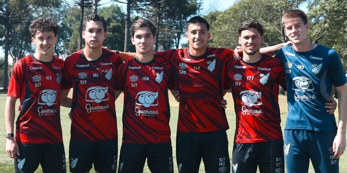 “Aposta de Petraglia”: Jornal espanhol destaca novo projeto do Athletico