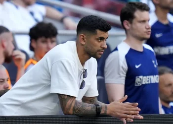 Argentino é ‘despachado’ da Premier League após revolta de torcedores e Copa do Mundo