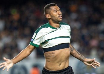 Coritiba aplica virada heroica sobre o Remo e se aproxima da zona de Libertadores
