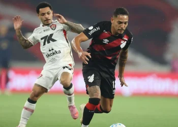 Piás do Caju decidem, e Athletico abre vantagem sobre o Vitória na Copa do Brasil