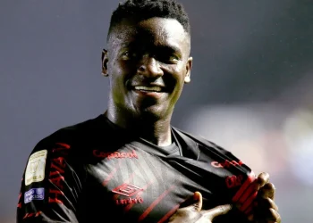 Jornal de Barcelona coloca Viveros no radar europeu e exalta artilheiro do Athletico