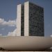 Avanço da IA corrói financiamento do jornalismo profissional no Brasil