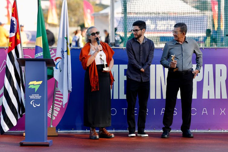 Familiares celebram legado de primeira medalha paralímpica do Brasil