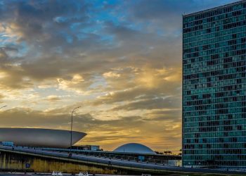 Câmara aprova redução de impostos para combustíveis e outros setores
