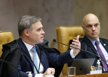 Após pedido de vista de Dino, STF tem 4 a 3 pela separação das análises sobre Moraes e Mendonça