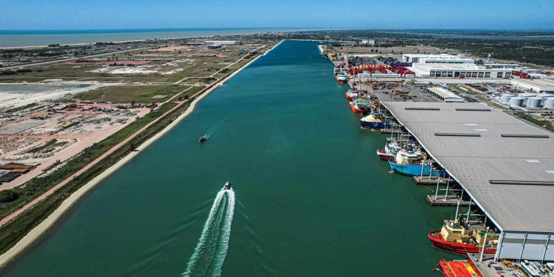 Porto do Açu supera R$ 9 bilhões em investimentos e lidera exportação de petróleo no Brasil