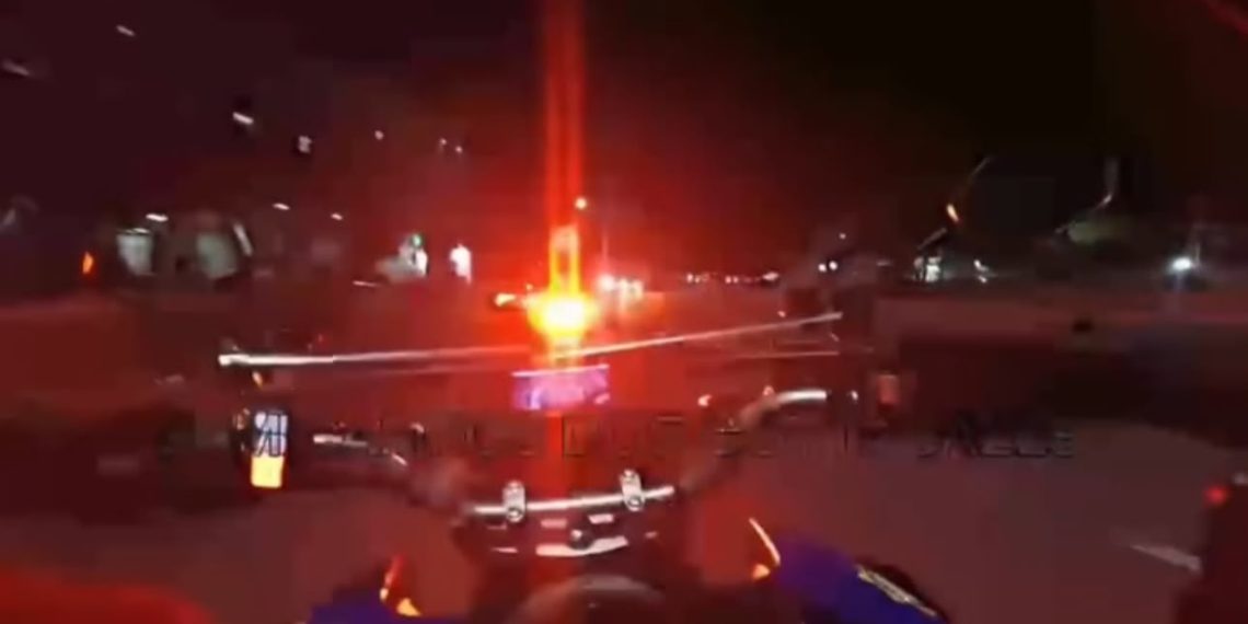 Guardas fazem intervenções no trânsito para passagem de carro com mulher em trabalho de parto de gêmeos