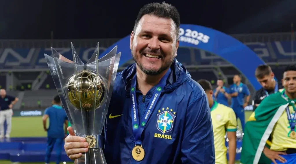 Ex-Coritiba faz história e conquista medalha com seleção sul-americana