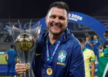 Ex-Coritiba faz história e conquista medalha com seleção sul-americana