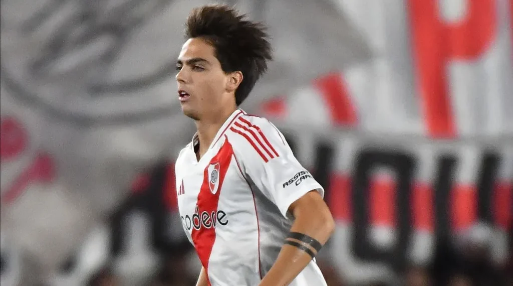 Ex-Athletico e promessa do River Plate rompe ligamento do joelho pela segunda vez