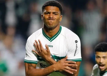 Negócio melou, e atacante do Coritiba volta para a lanterna da Série B