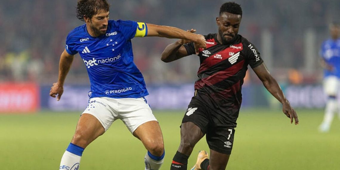 Athletico e Cruzeiro duelam pela liderança do returno do Brasileirão; veja números