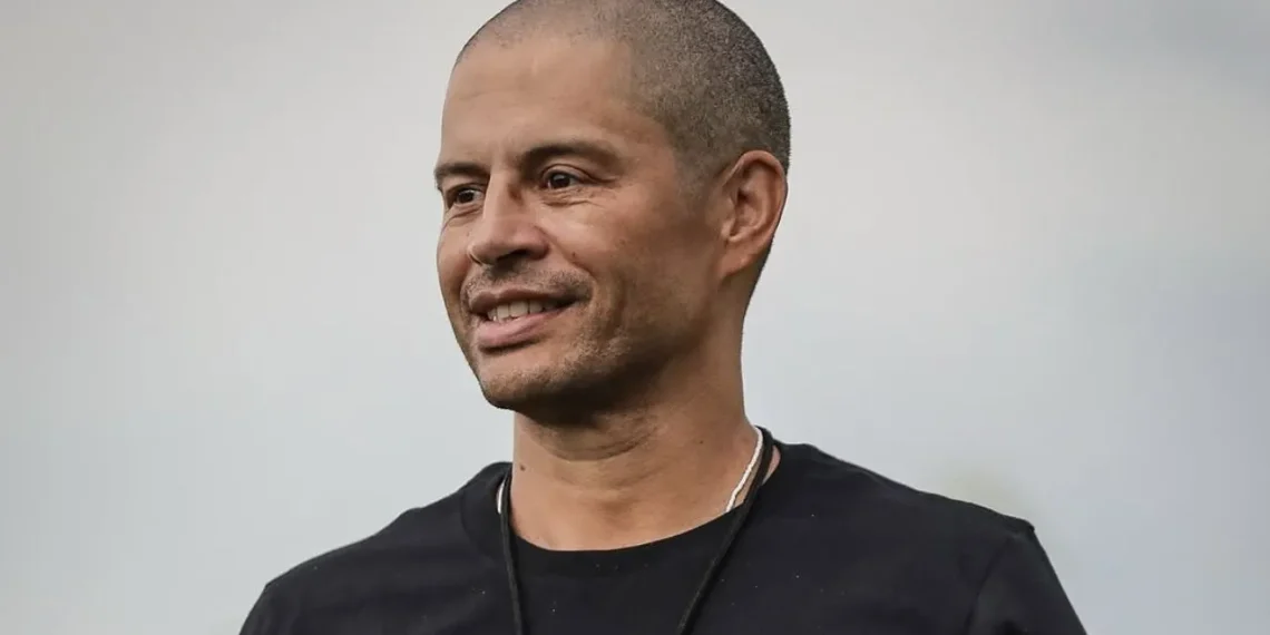 Alex aponta motivo para falta de novos craques no futebol brasileiro