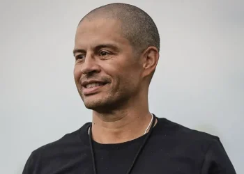 Alex aponta motivo para falta de novos craques no futebol brasileiro