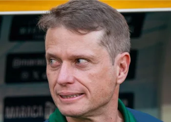 Seabra reencontra Vasco e sofre massacre após negociação frustrada