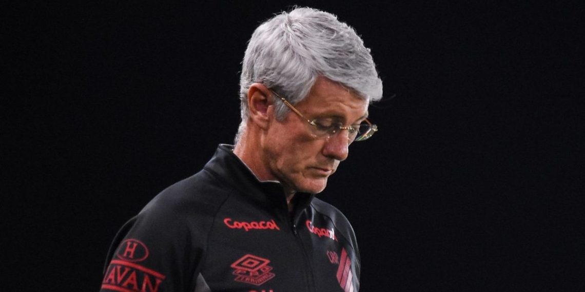 Técnico Odair Hellmann pega gancho pesado no STJD; Athletico vai recorrer