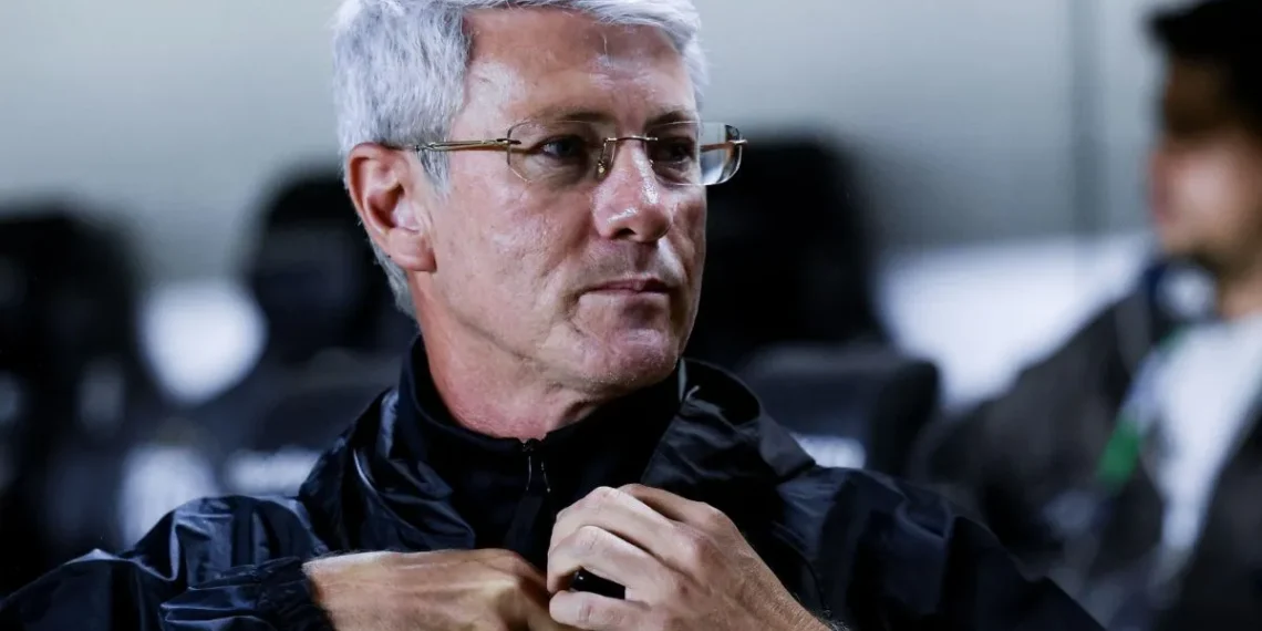 Athletico volta aos treinos com foco em problema que preocupa Odair