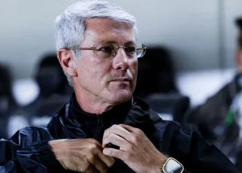 Athletico volta aos treinos com foco em problema que preocupa Odair