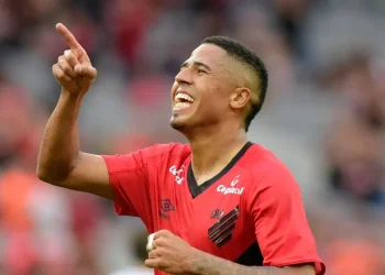 Após se naturalizar, Bergson é convocado para a seleção da Malásia