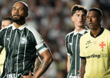 Coritiba em “sinal amarelo” após goleada sofrida no Brasileirão; assista ao Carneiro & Mafuz