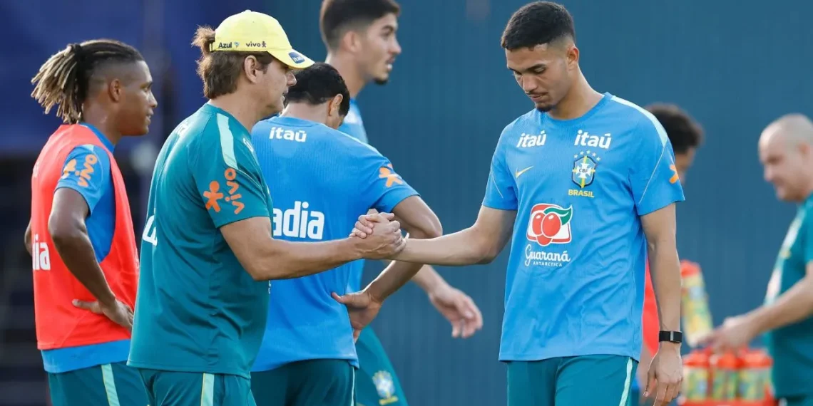 Fotos e a agenda de Arthur Dias, do Athletico, e Pedro Morisco, do Coritiba, com a seleção brasileira