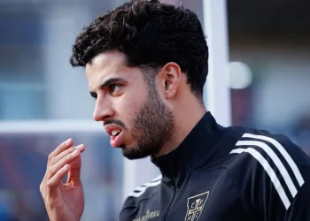 Vilão no rebaixamento, ex-Athletico completa 300 dias sem jogar na Europa