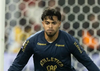 Mycael fala em “sensação de gol” após salvar Athletico no fim