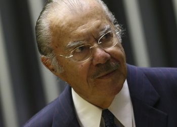 Ex-presidente José Sarney segue internado em hospital de São Paulo