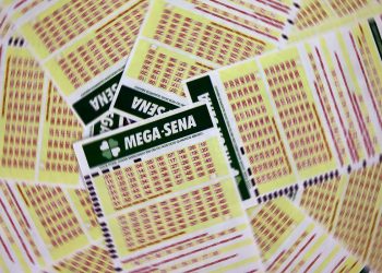 Mega-Sena acumula para R$ 102 milhões; confira os números sorteados