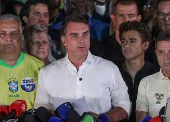 Flávio não reconhece vitória de Lula e tentará anulação do pleito