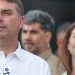 Flávio Bolsonaro participa de missa na Catedral de Brasília