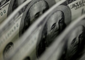 Dólar sobe 8,21%, e bolsa cai 13,88% após reeleição de Lula