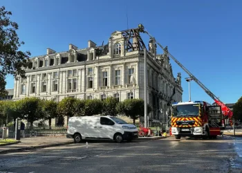Tensões voltam a crescer; França contabiliza custos de protestos
