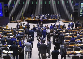 Representação de parlamentares negros segue baixa, diz pesquisadora