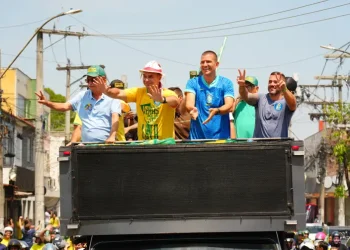 Lula faz comício em Natal e Flávio participa de moto-carreata no Rio