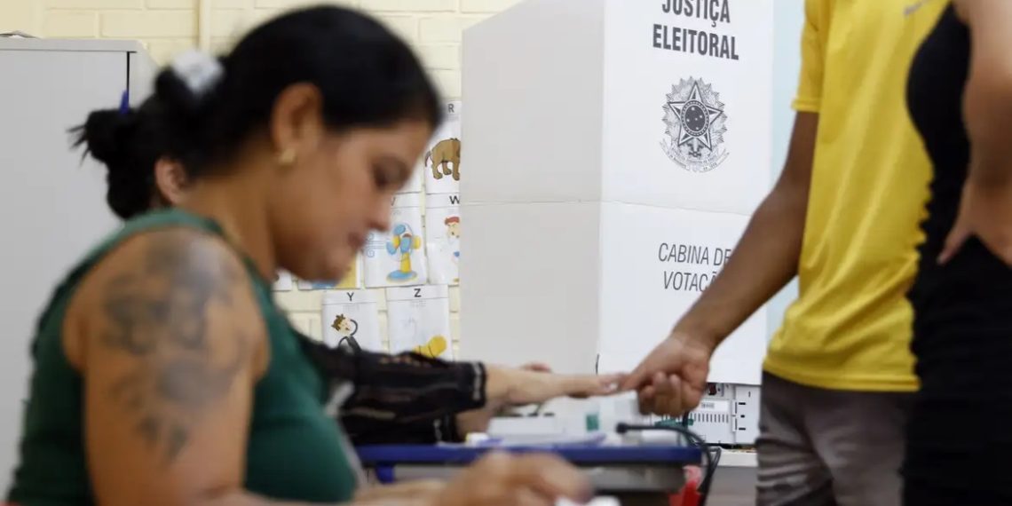 Tempo de votação vai cair de 6 a 10 minutos para 30 segundos no 2º turno, diz TRE