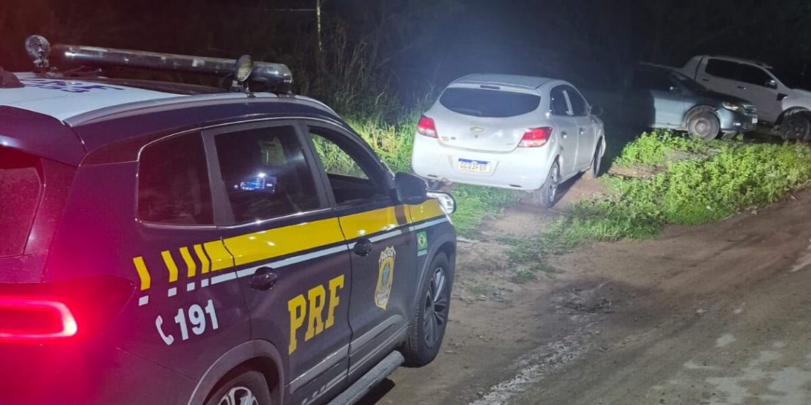 PRF prende suspeitos durante tentativa de roubo a caixa-cofre de estabelecimento em Campos