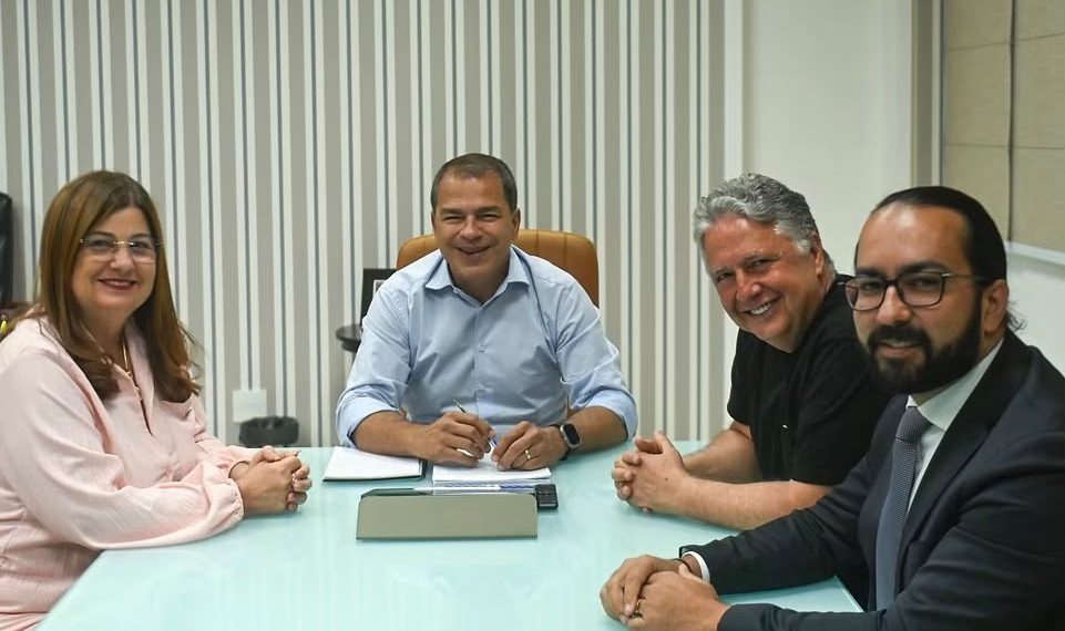 Frederico Paes recebe casal Garotinho na Prefeitura: “Amizade e carinho de sempre”