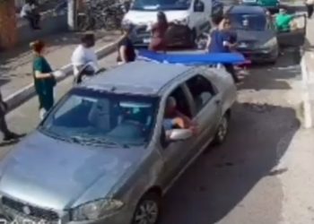 Bebê nasce dentro de carro de aplicativo na porta do Hospital São José em Campos