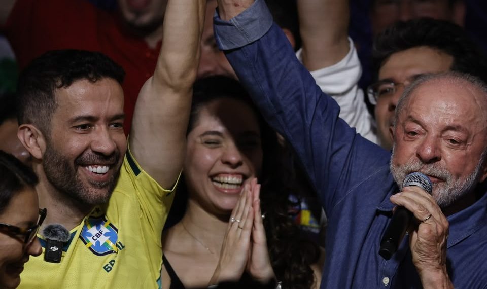 “General” do Exército do Lula, André Janones será homenageado com Medalha Pedro Ernesto no Rio