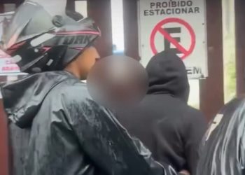 Entregadora e homem trocam agressões durante briga de trânsito em Macaé