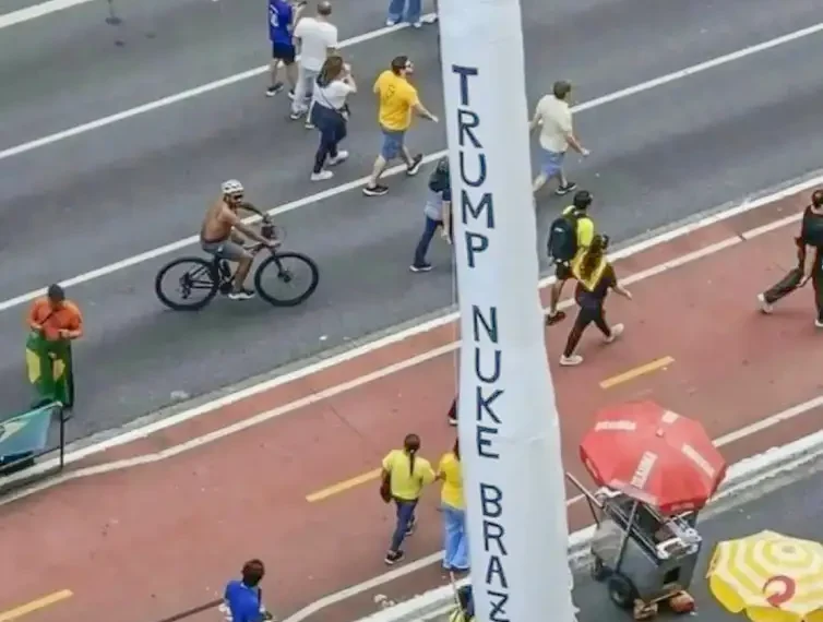 Campanha de Flávio Bolsonaro realiza manifestação na Paulista